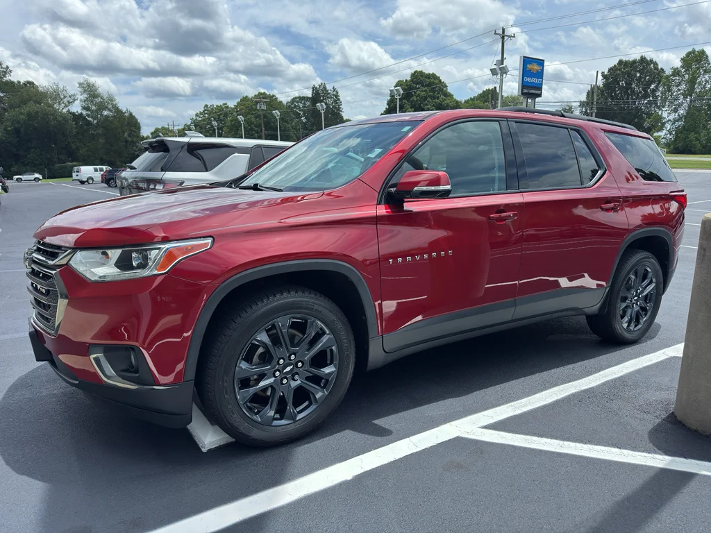 Used 2019 CAJUN RED TINTCOAT Chevrolet RS image 3