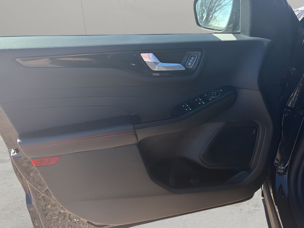 Used 2025 Agate Black Metallic Ford ST-Line image 16
