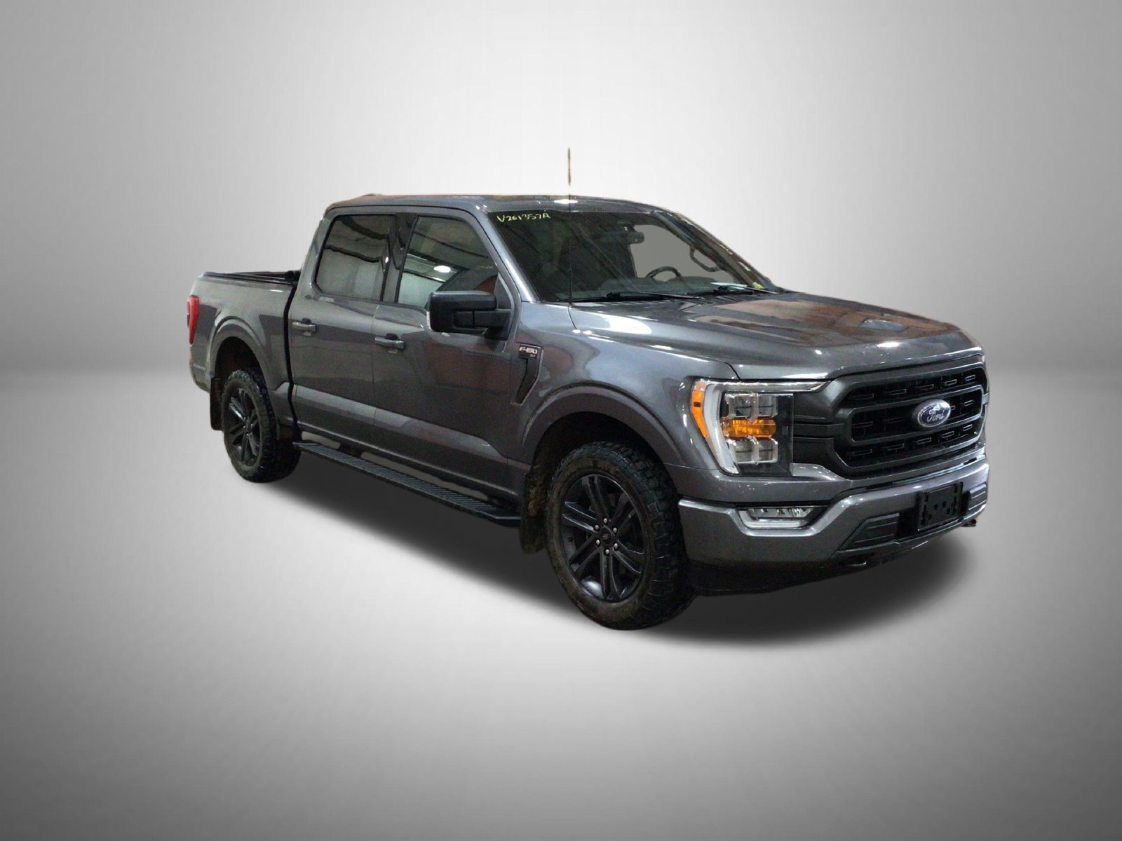 Used 2022 Gray Ford XLT image 3
