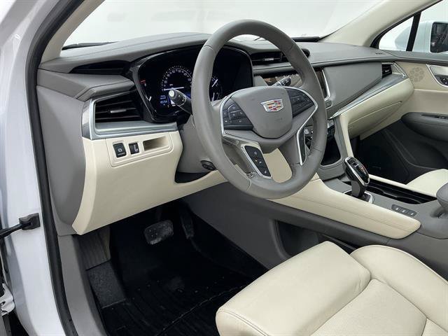 Certified Used 2017 Crystal White Tricoat Cadillac Luxury AWD image 16