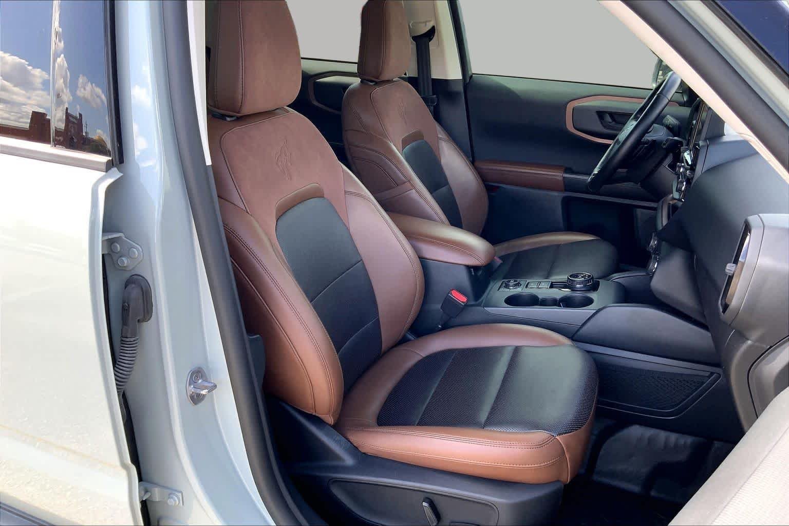 Used 2023 Cactus Gray Ford Badlands image 8