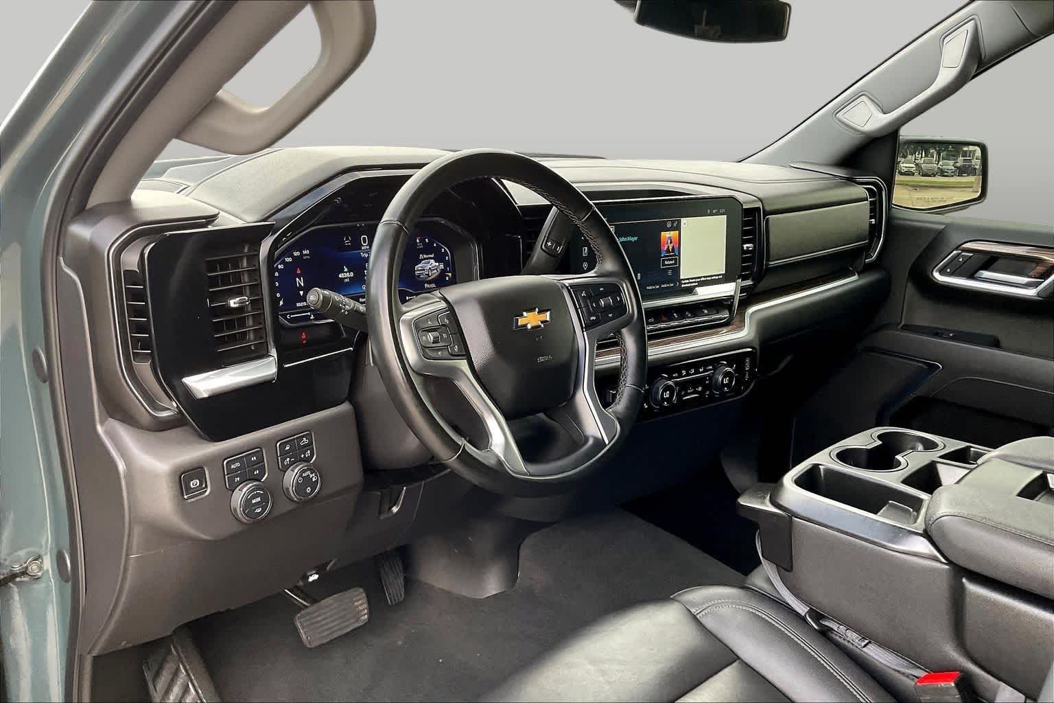 Used 2025 Cypress Gray Chevrolet LT image 33