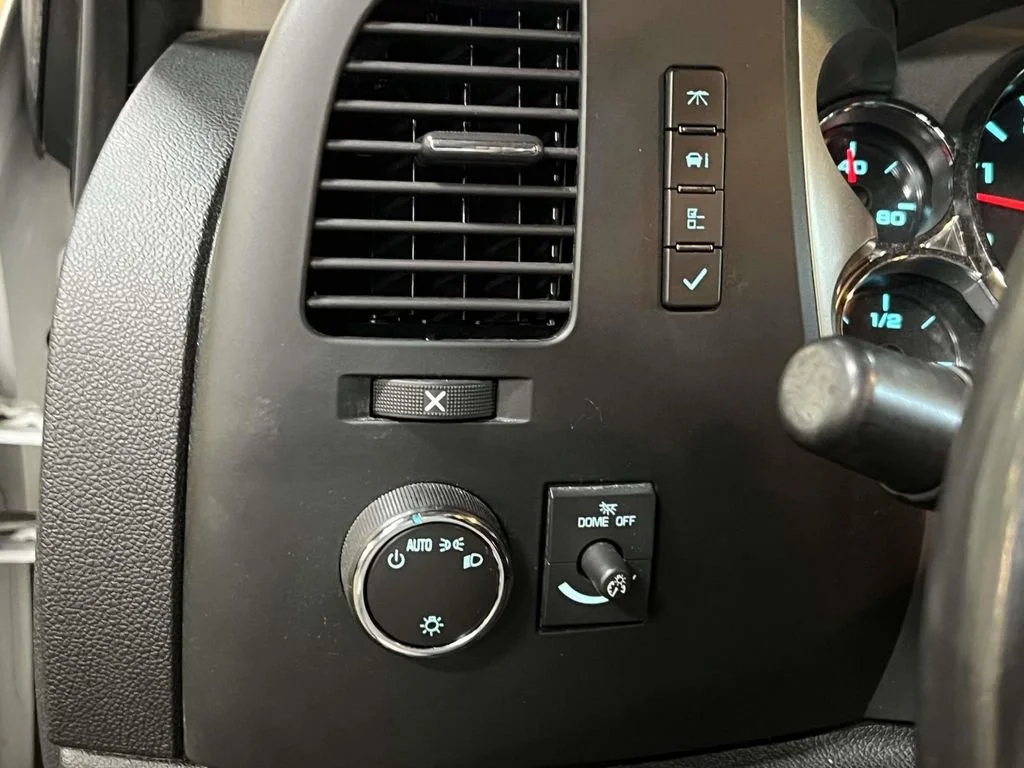 Used 2013 SUMMIT WHITE Chevrolet LT image 23