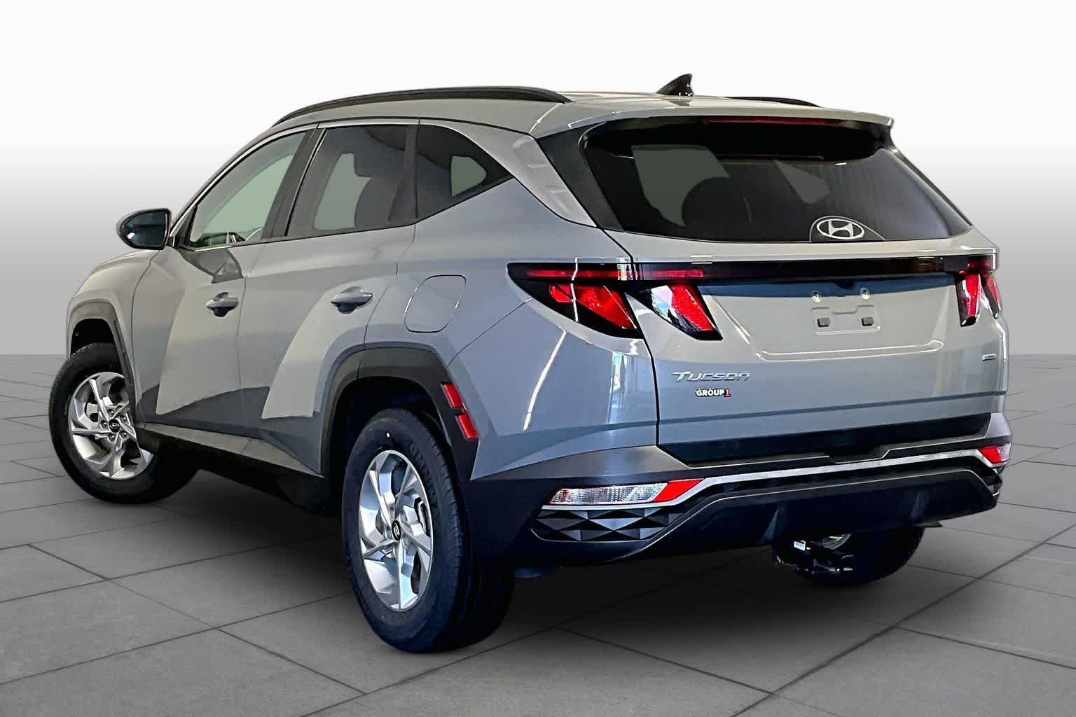 Used 2024 Hampton Gray Hyundai SEL image 12