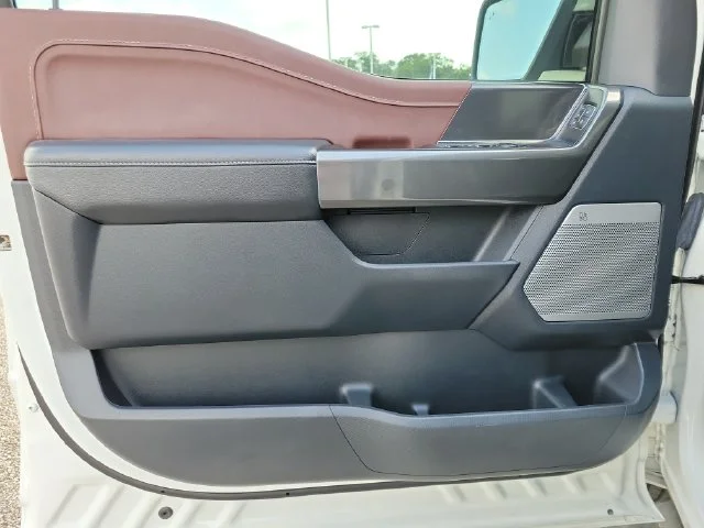 Used 2023 White Metallic Ford Lariat image 17