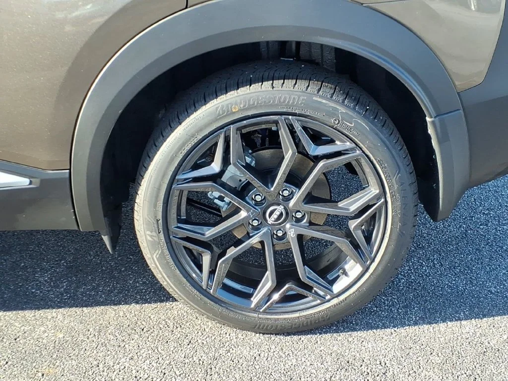 New 2027 Canyon Bronze Metallic Nissan SR image 6