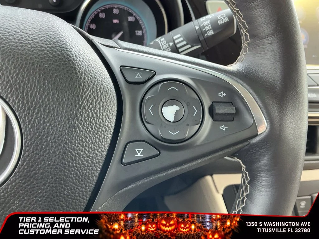 Used 2018 SUMMIT WHITE Buick Essence image 28