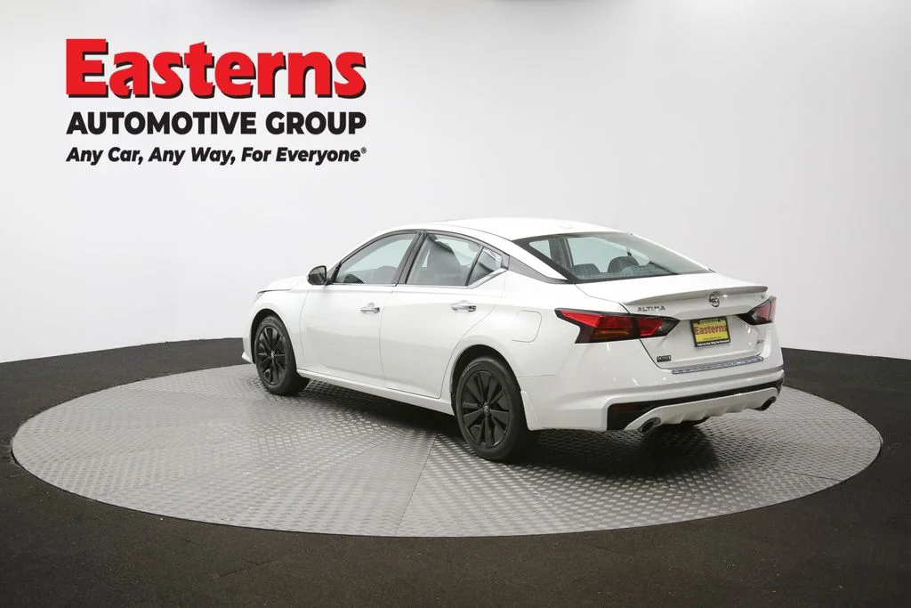 Used 2022 White Nissan 2.5 SL image 64