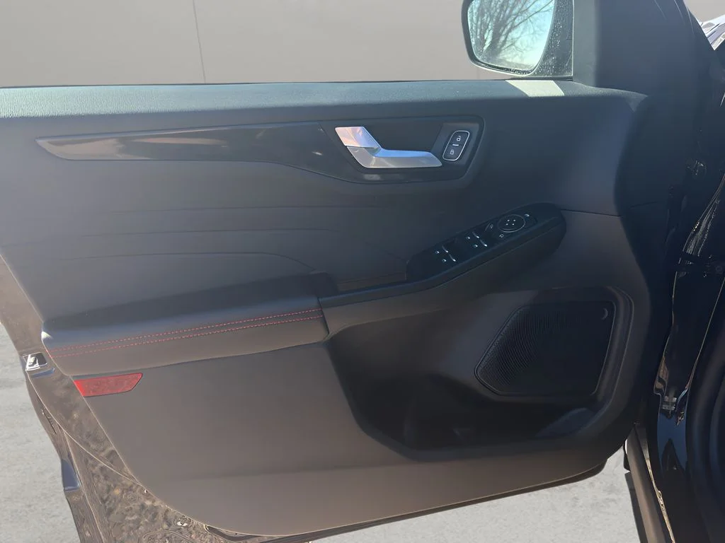Used 2025 Agate Black Metallic Ford ST-Line image 16