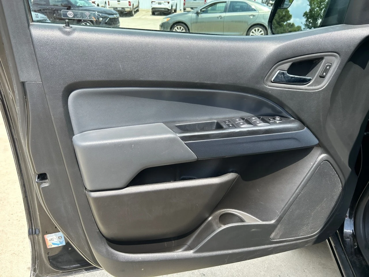 Used 2022 Black Chevrolet Z71 image 10