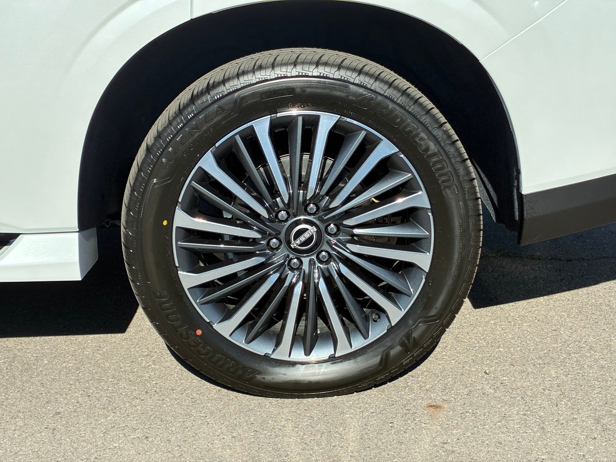 New 2026 Everest White Pearl Tricoat/Super Black Nissan Platinum Reserve image 25