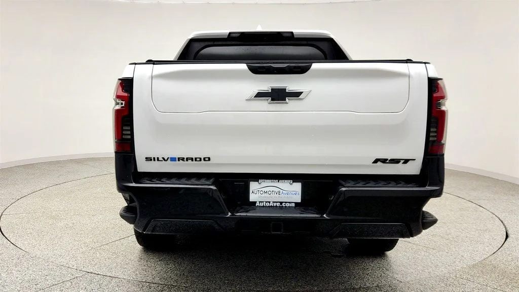 Used 2025 Summit White Chevrolet e4WD Crew Cab Max Range RST w/ Hard Folding Truck Bed Cover image 6