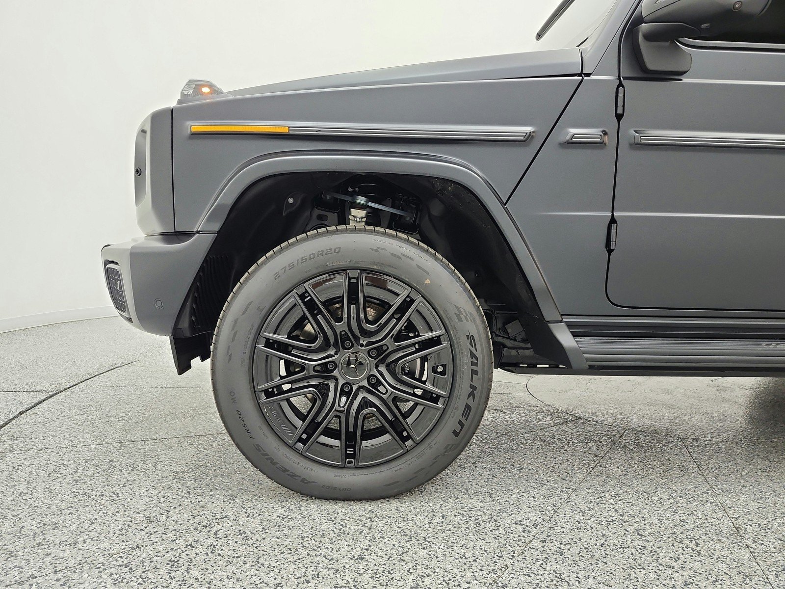 New 2027 MANUFAKTUR Night Black Magno Mercedes-Benz G 580e SUV image 13