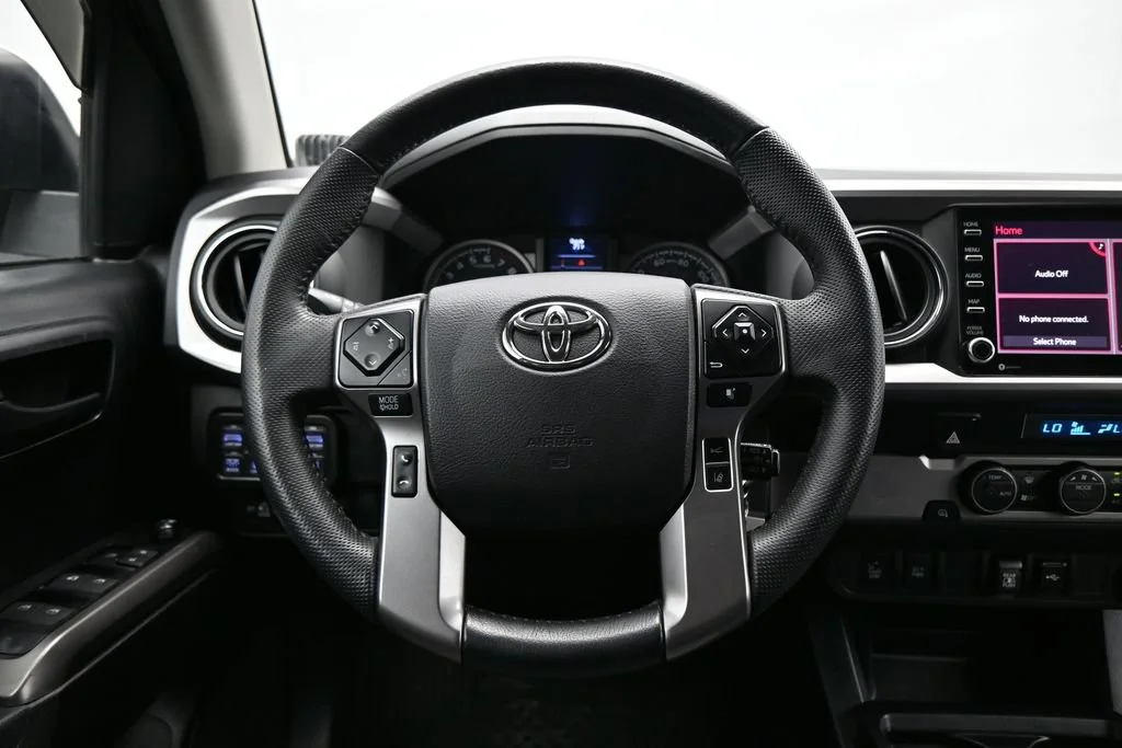 Used 2022 White Toyota SR5 image 17