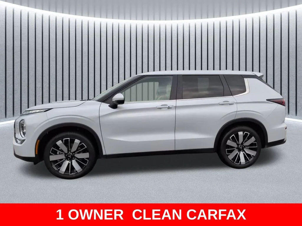 Used 2025 White Mitsubishi SE image 8