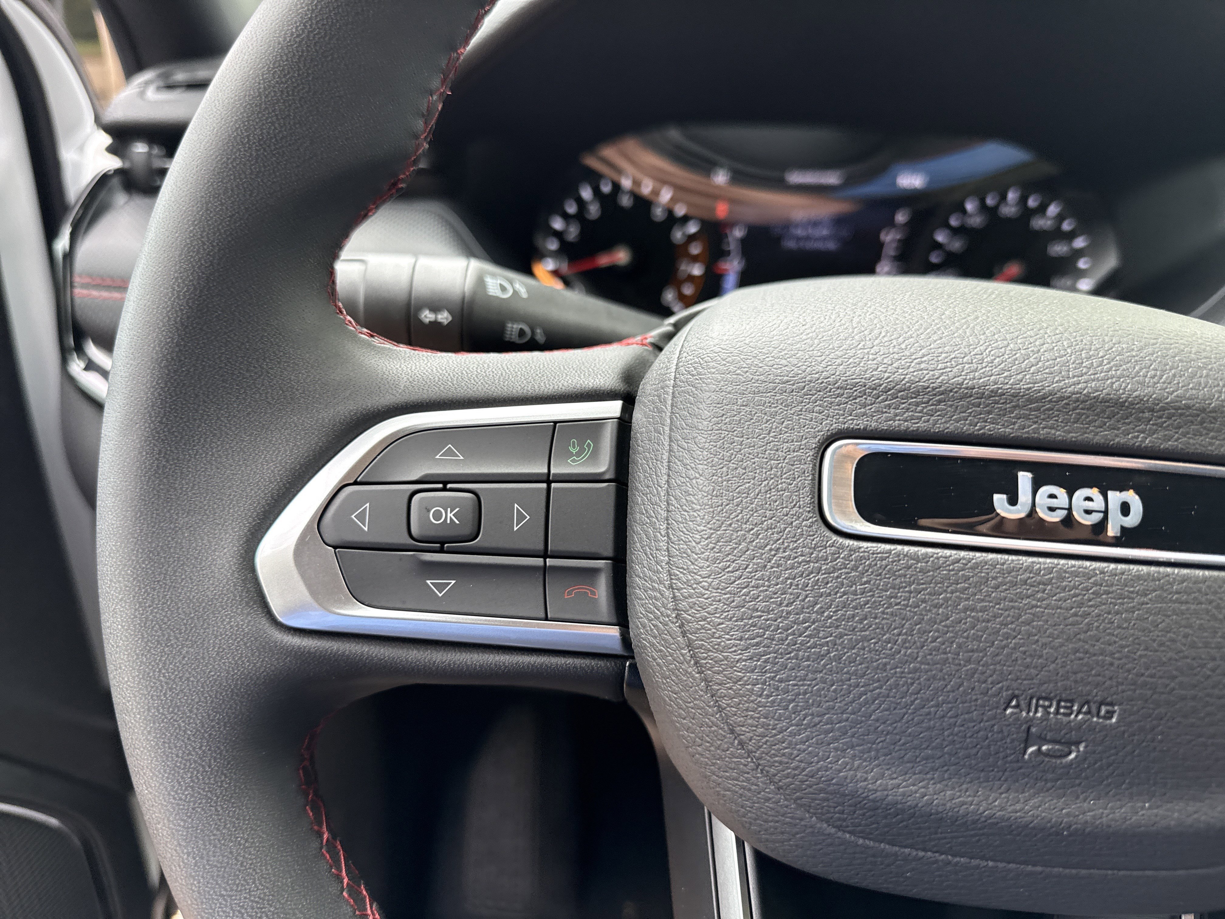 Used 2025 Bright White Clearcoat Jeep Trailhawk image 25