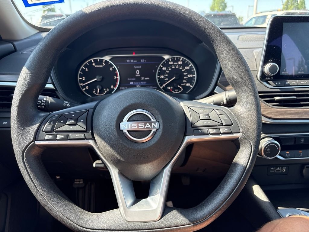 Used 2025 White Nissan 2.5 SV image 2