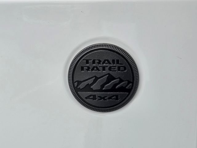 New 2026 Bright White Clear-Coat Exterior Paint Jeep Sahara image 32