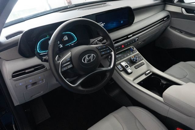 Certified Used 2025 Black Hyundai SEL image 4