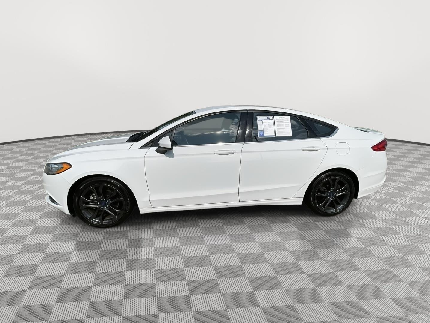 Used 2018 Oxford White Ford SE image 11
