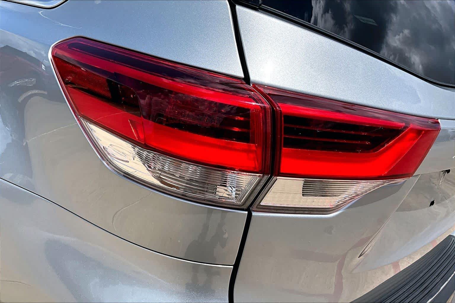 Used 2018 Celestial Silver Metallic Toyota XLE image 29