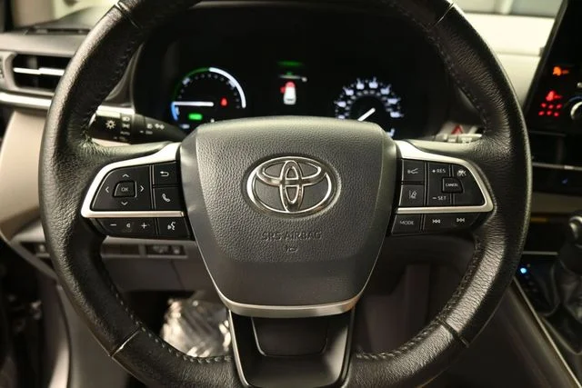Used 2022 Gray Toyota XLE image 27