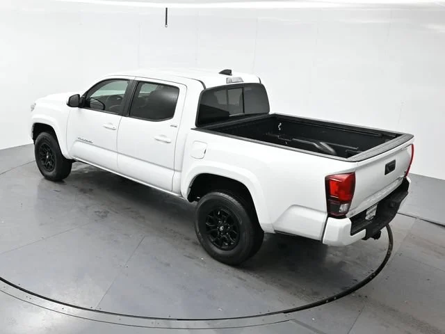 Used 2022 White Toyota SR5 image 32