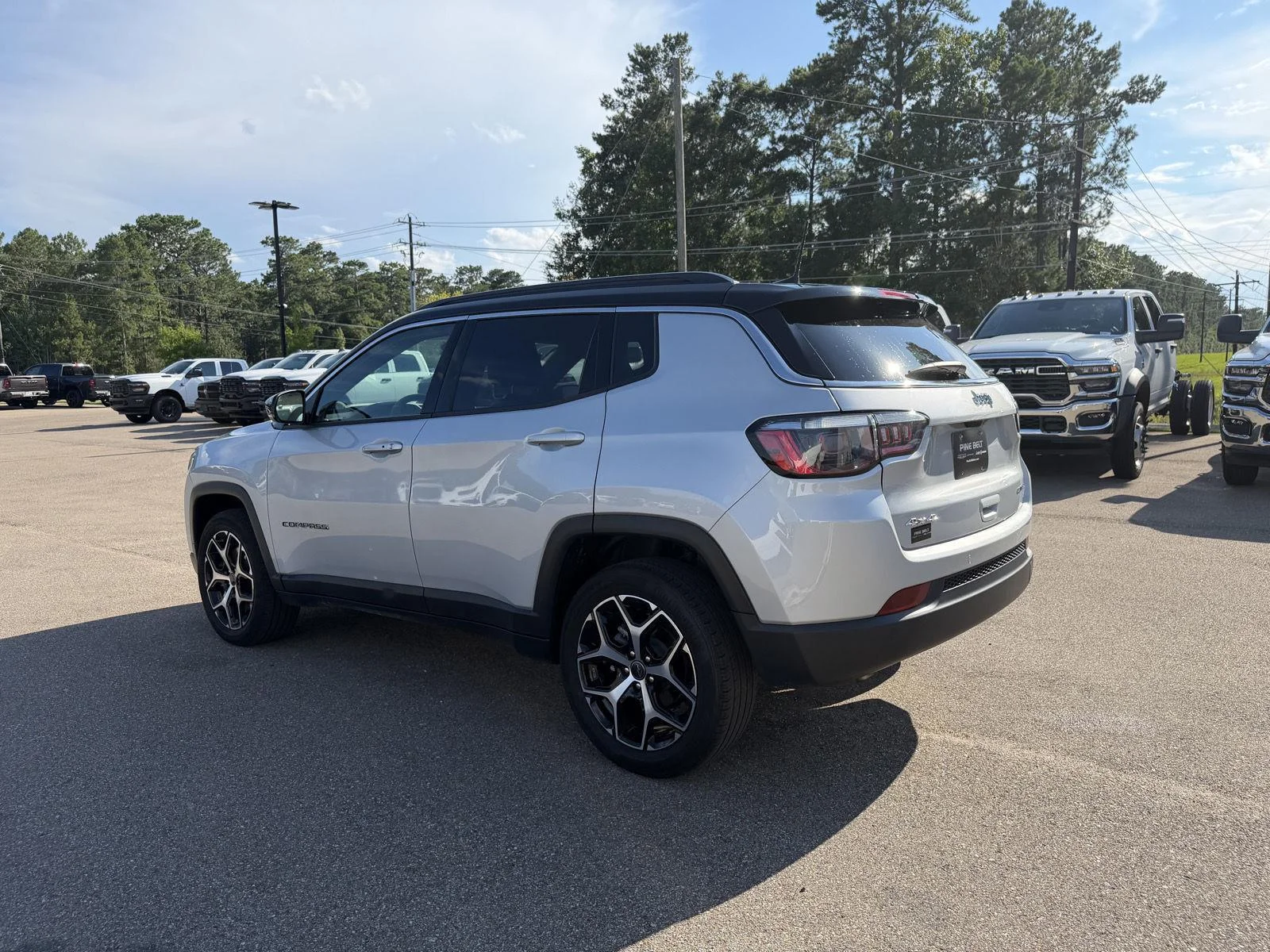 Used 2025 Silver Zynith Metallic Clearcoat Jeep Limited image 4