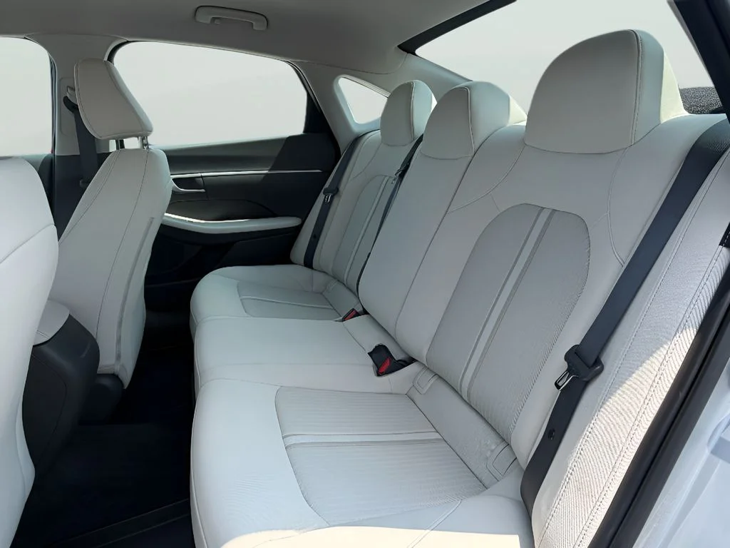 Used 2025 Aero Silver Hyundai SE image 22