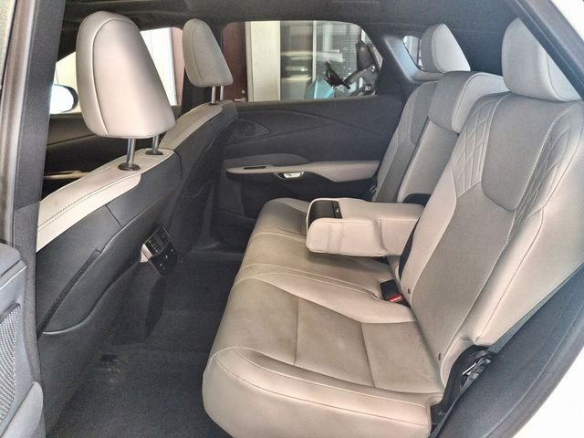 Used 2023 White Lexus 350 image 22