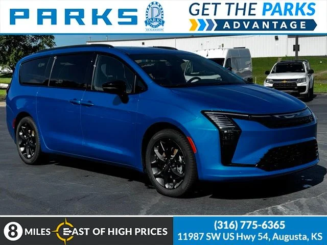 2027 Chrysler Pacifica Limited's photo