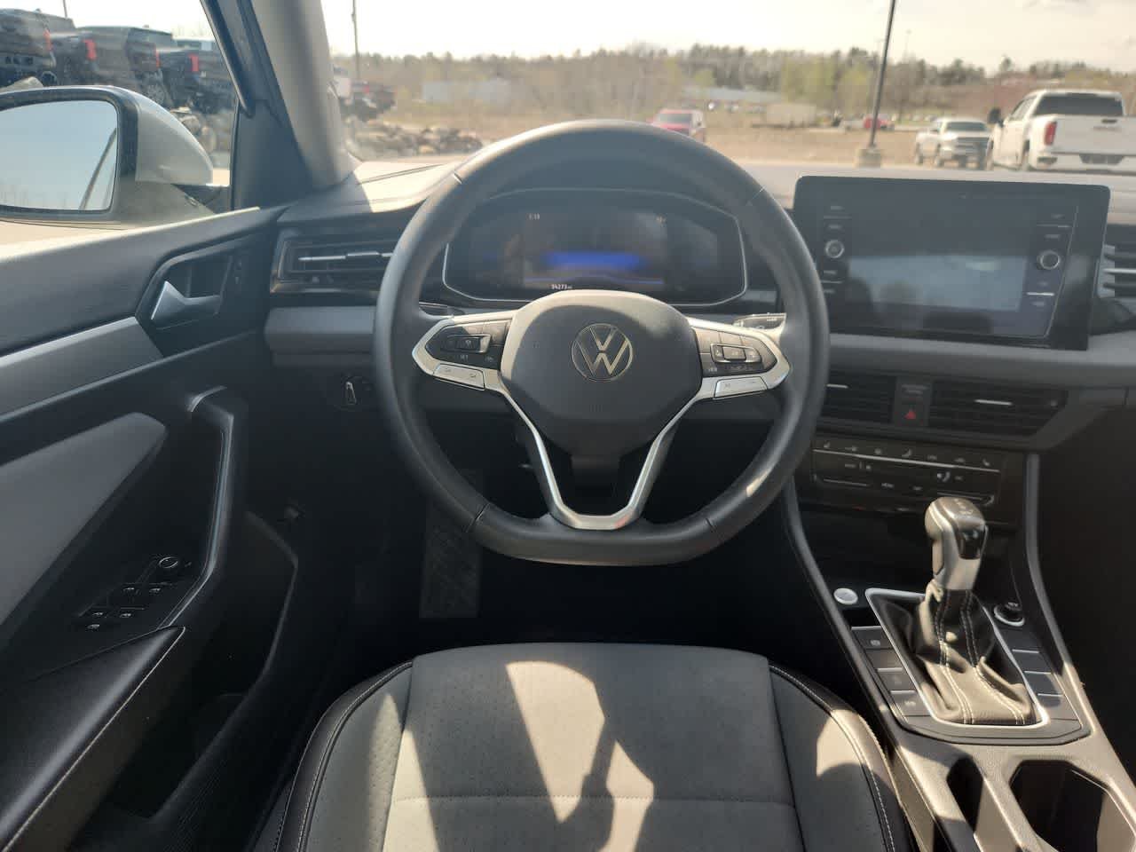 2025 Volkswagen Jetta SE - Photo 17
