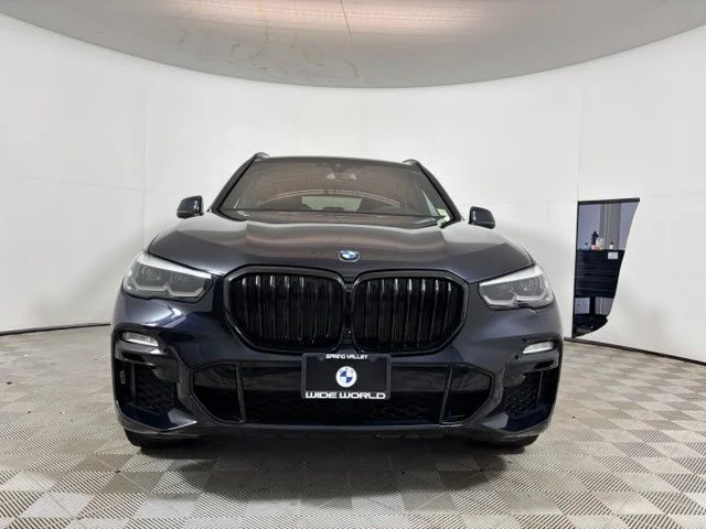 Used 2020 Carbon Black Metallic BMW xDrive40i image 2