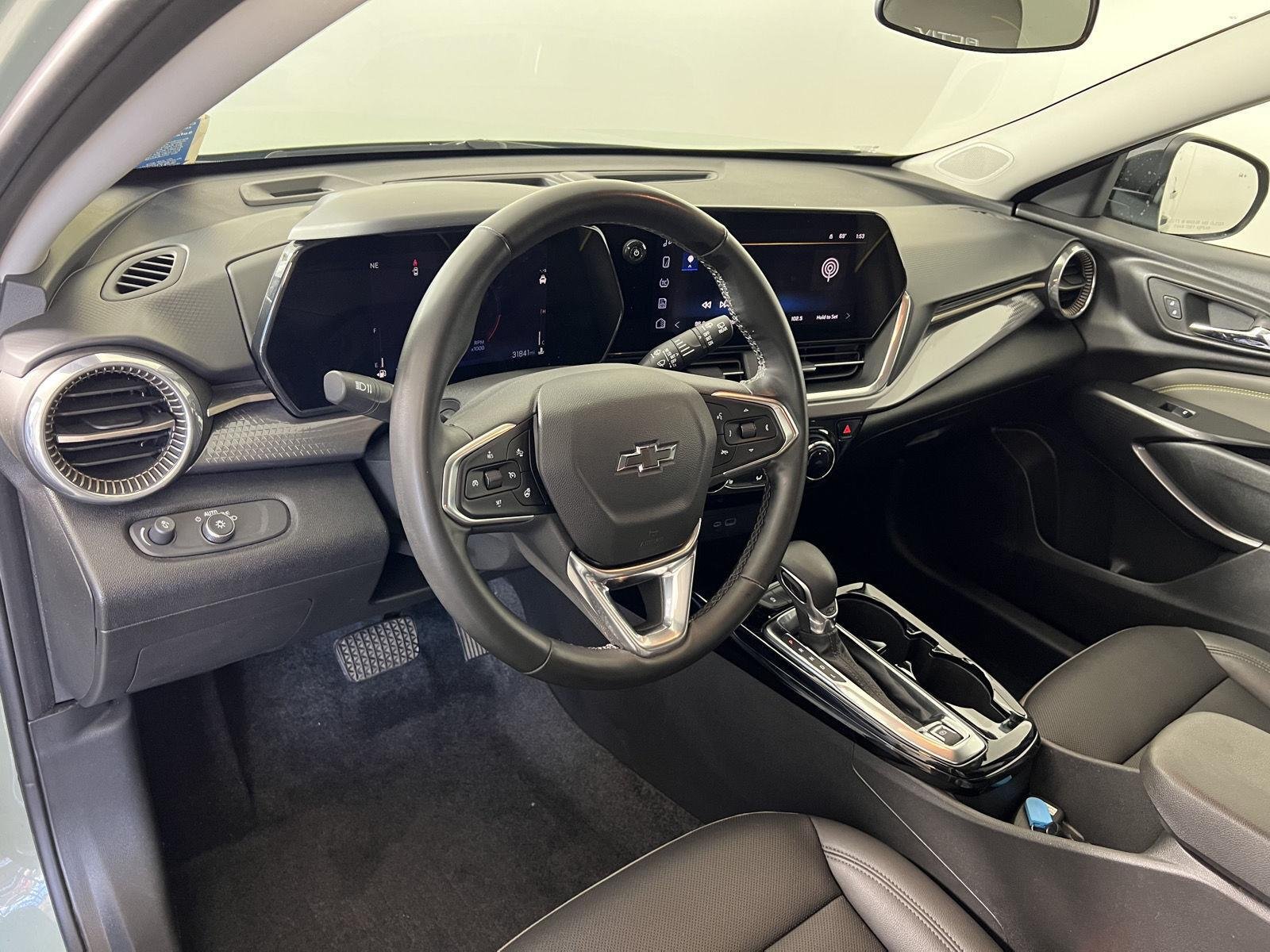 Used 2025 Cacti Green Chevrolet ACTIV image 4