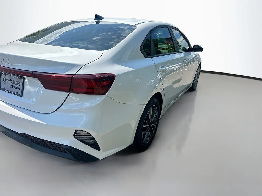 Used 2023 Snow White Pearl Kia LXS image 7