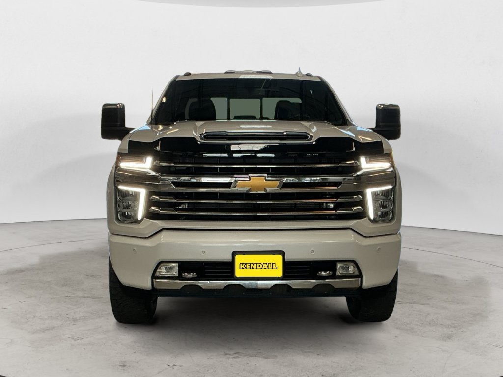 Used 2022 White Chevrolet High Country image 3