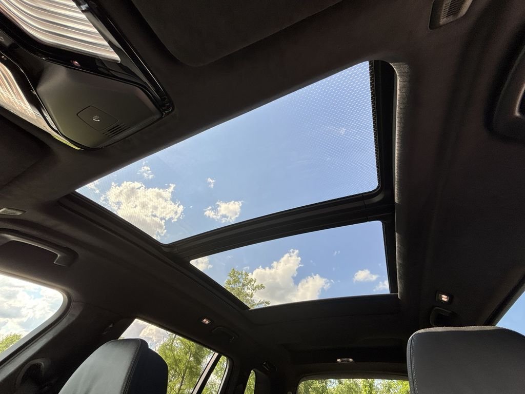 New 2026 Tanzanite Blue II Metallic BMW ALPINA XB7 image 16