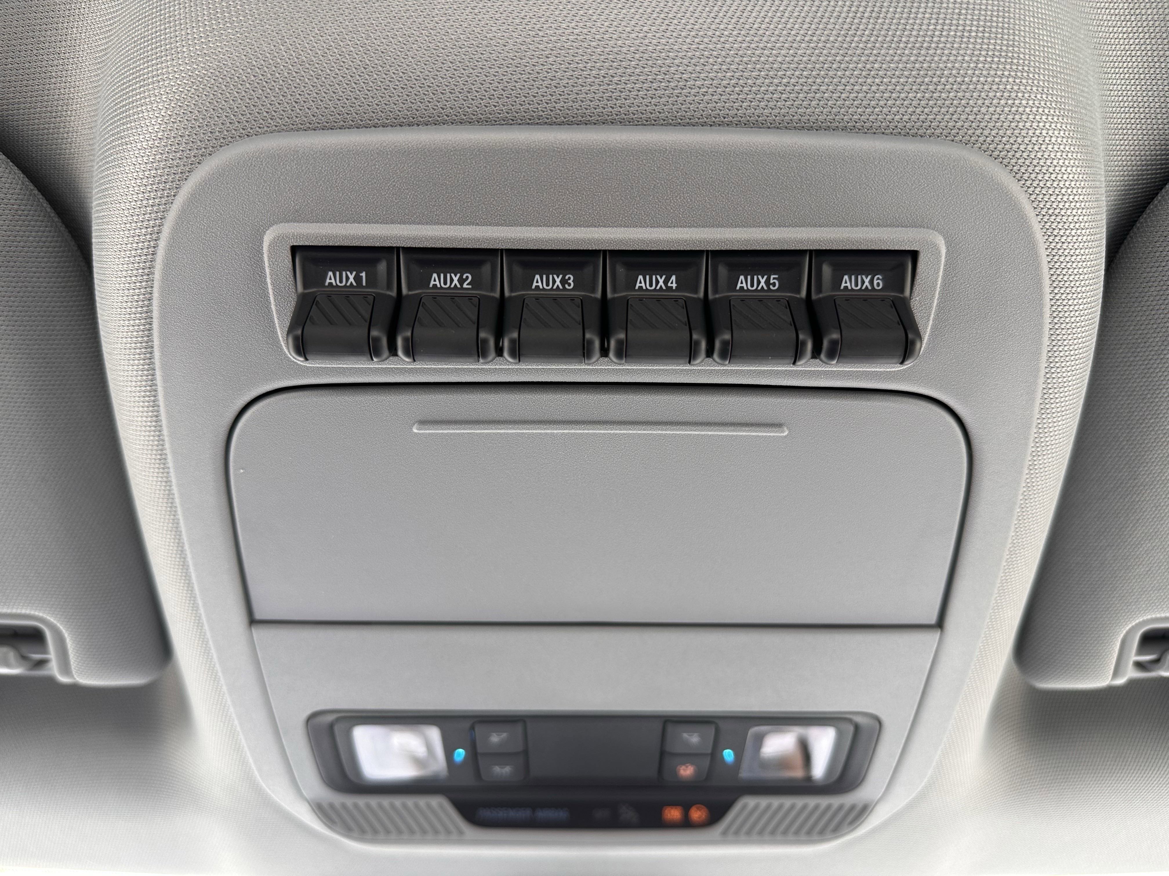 2025 Ford F-350 Super Duty Chassis Cab XL - Photo 24