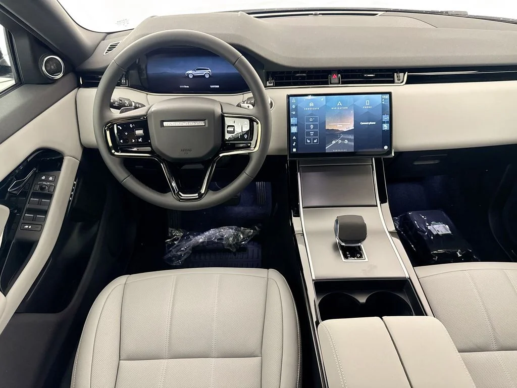 New 2026 Arroios Grey Land Rover Core S image 23