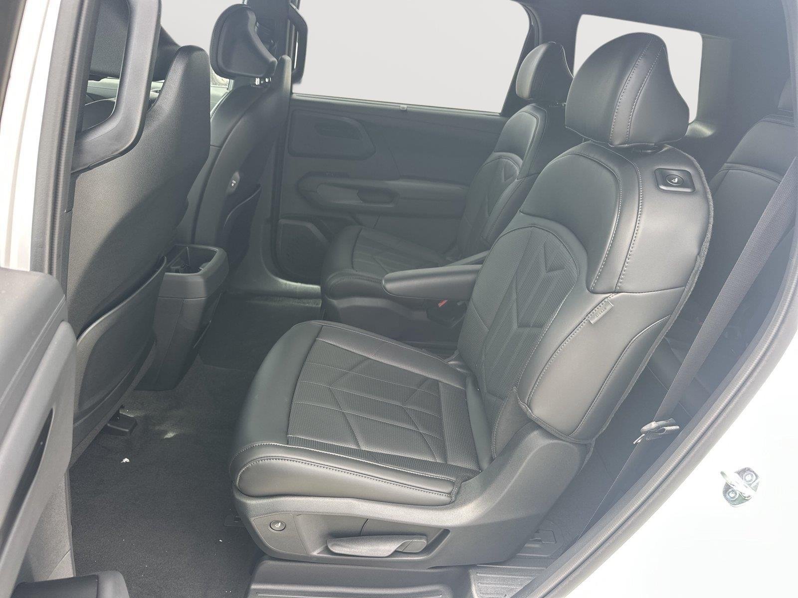 New 2027 Glacial White Pearl Kia X-Line EX image 18