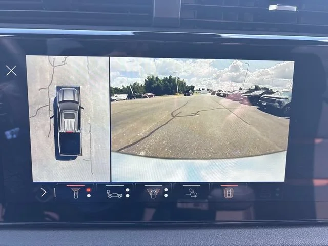 Used 2025 Summit White GMC AT4 image 24