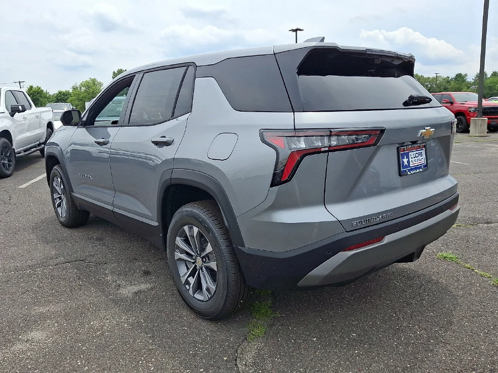 New 2027 Sterling Gray Metallic Chevrolet LT image 6