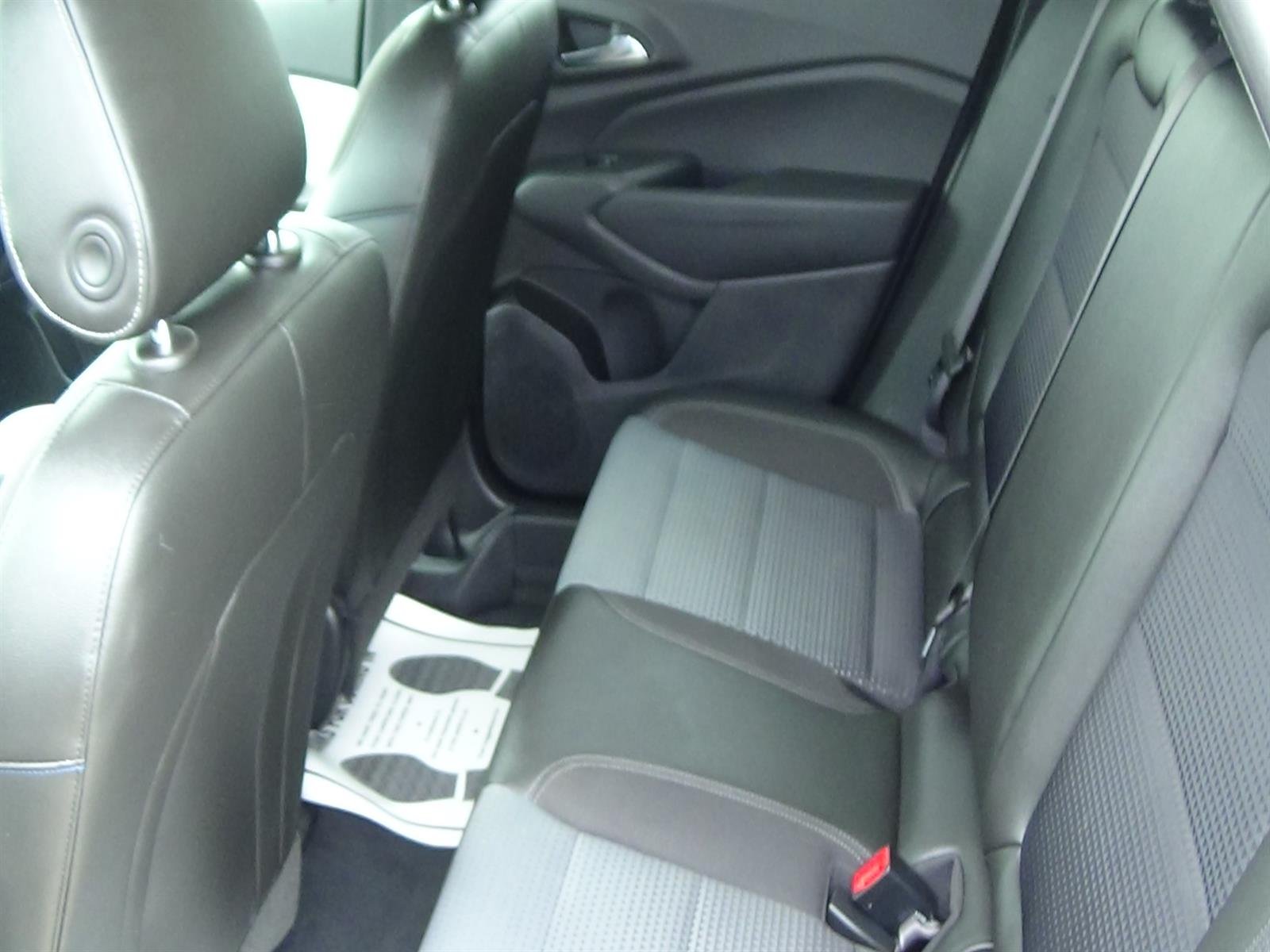 Used 2025 Summit White (gaz) Chevrolet LT image 12