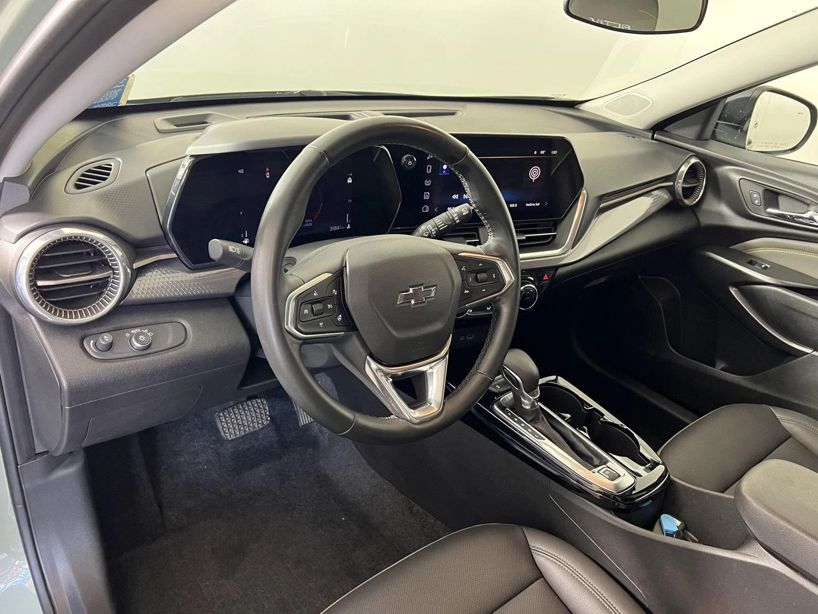 Used 2025 Cacti Green Chevrolet ACTIV image 4
