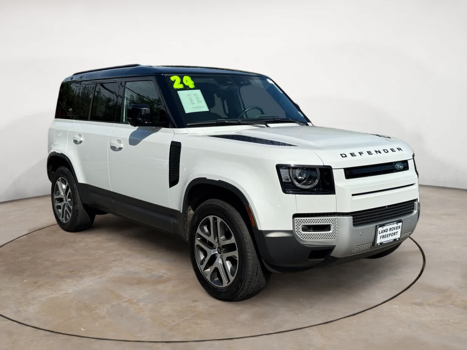 Used 2024  Land Rover S image 7