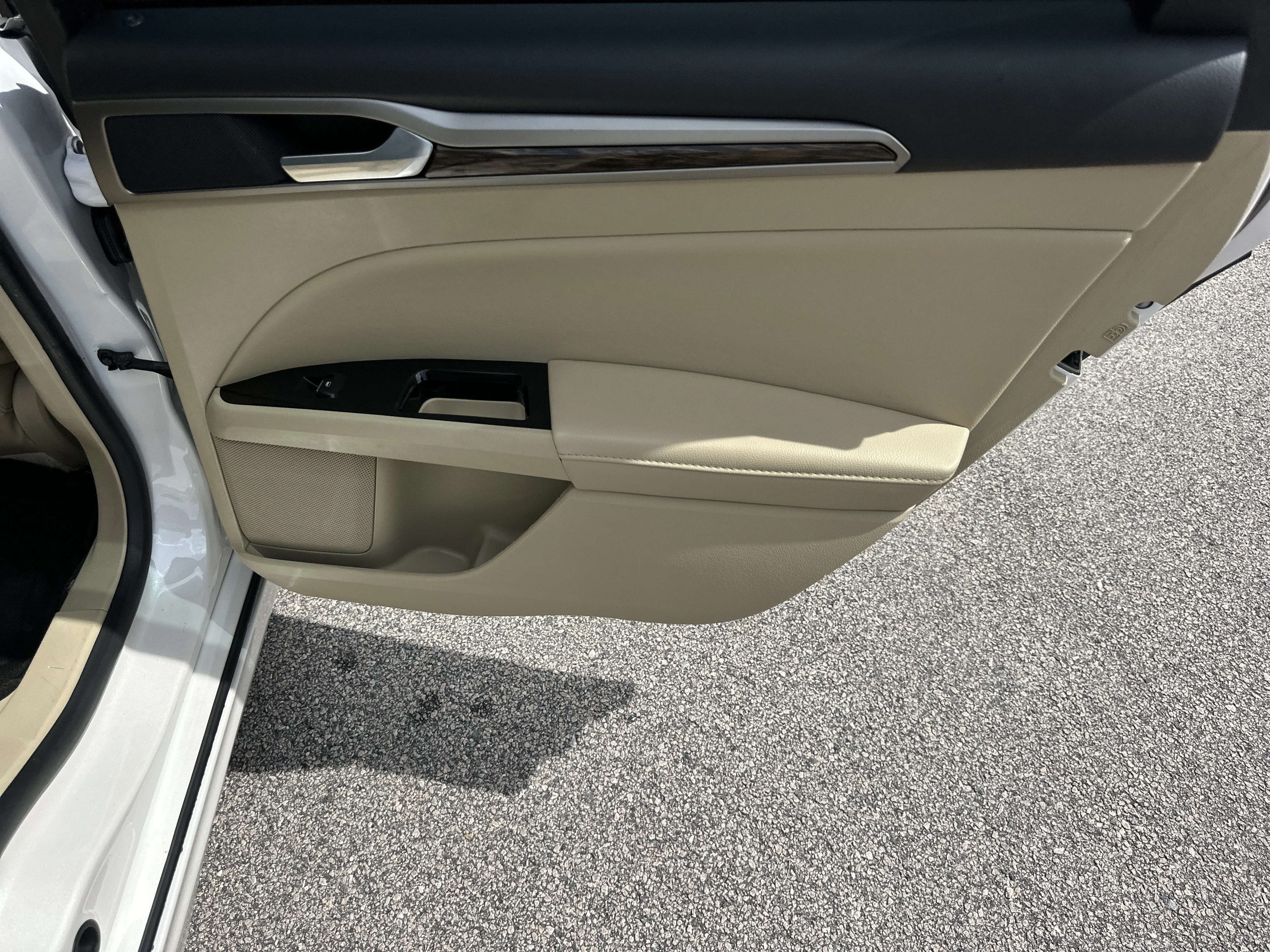 Used 2014 WHITE Ford SE image 16