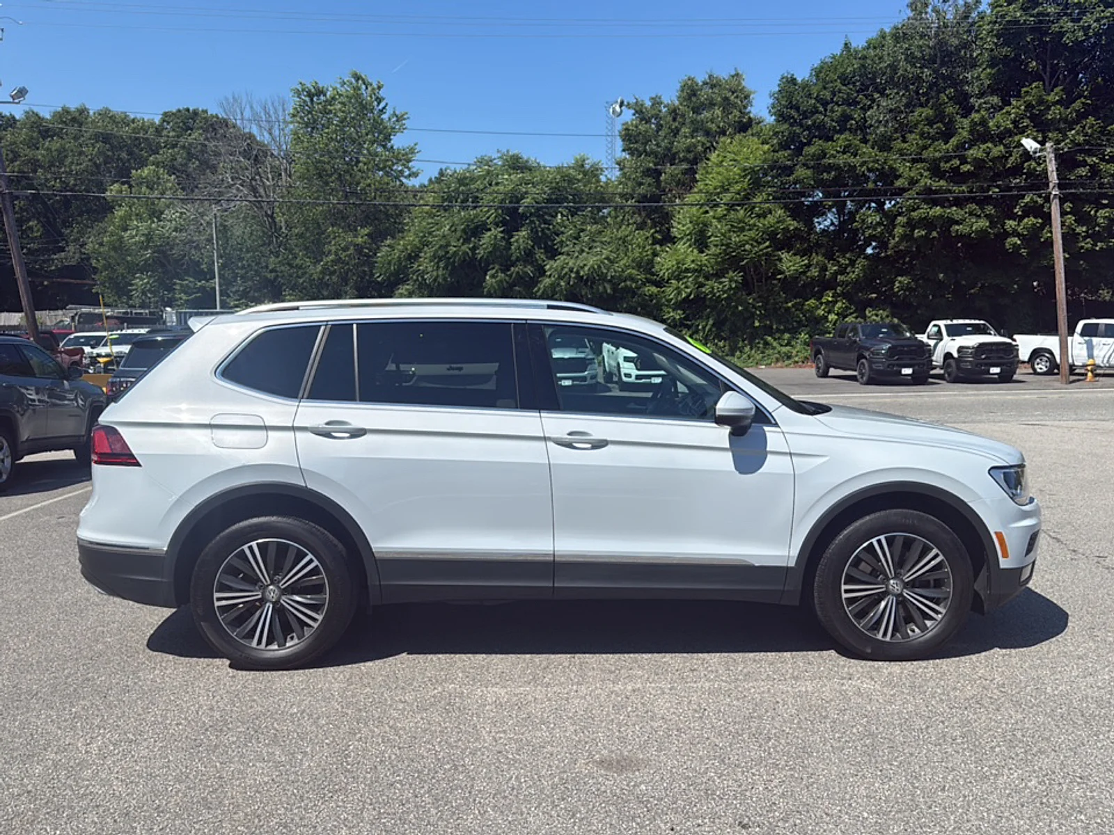 Used 2018 Platinum Gray Metallic Volkswagen SEL 4 MOTION image 4