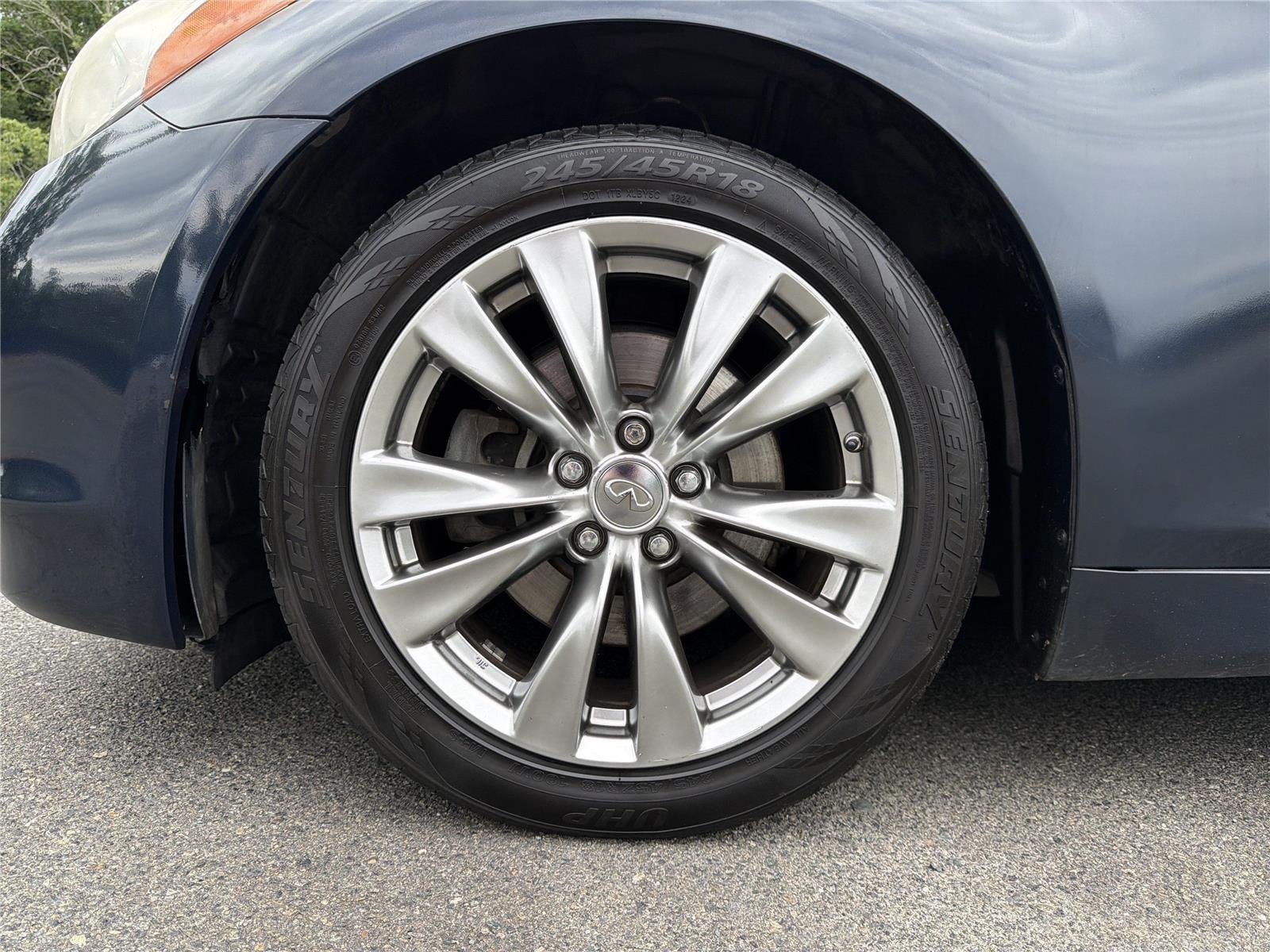 Used 2013  INFINITI Base image 30