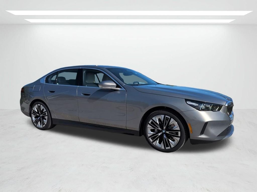 New 2027 Oxide Grey Metallic BMW 530i xDrive image 2
