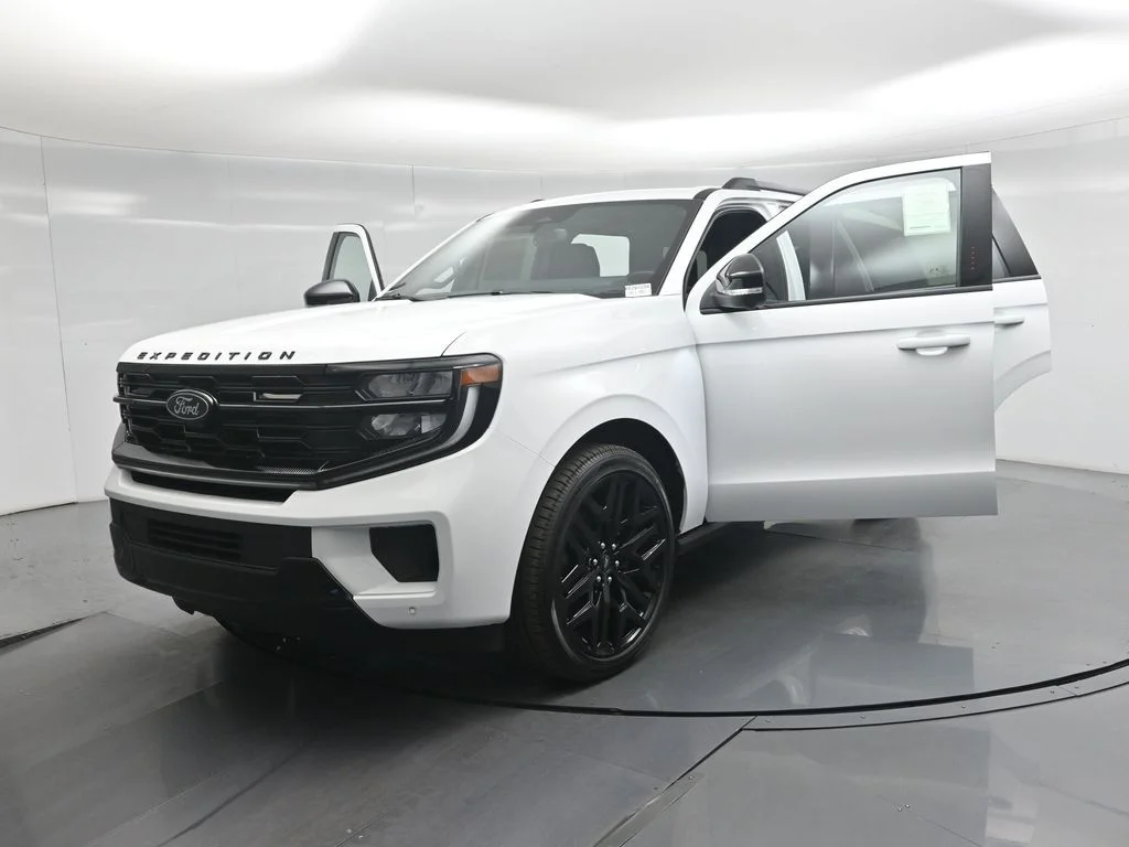New 2026 Oxford White Ford Platinum image 25